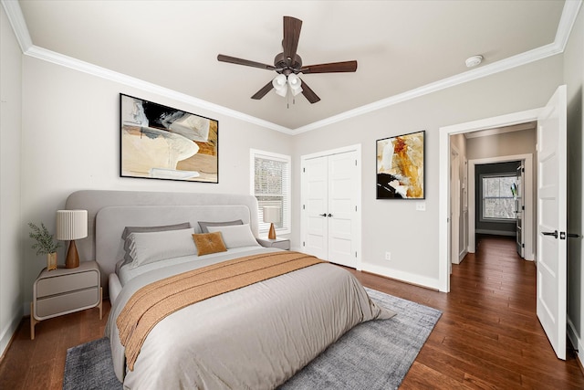 bedroom with ceiling fan, ornamental molding, dark wood-type flooring, and a closet