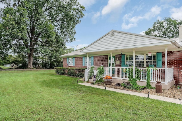 view of front facade with a front yard