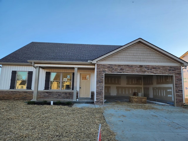 view of front facade with a garage