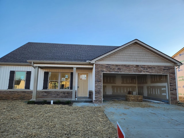 view of front facade with a garage