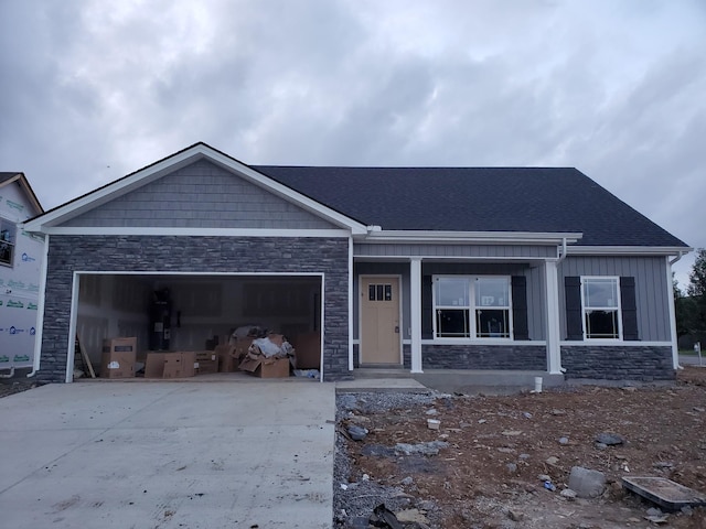 view of front facade featuring a garage