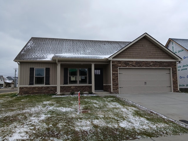 view of front facade featuring a garage