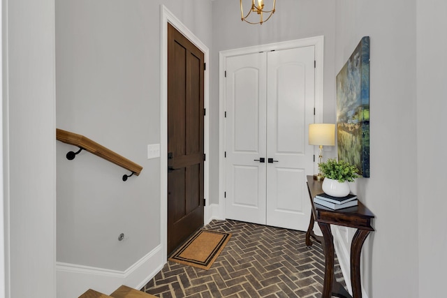 entryway with an inviting chandelier