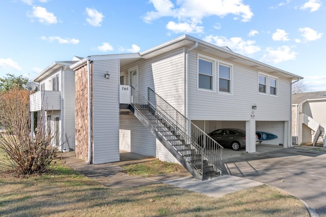 view of front facade featuring a garage