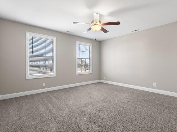 carpeted empty room featuring ceiling fan