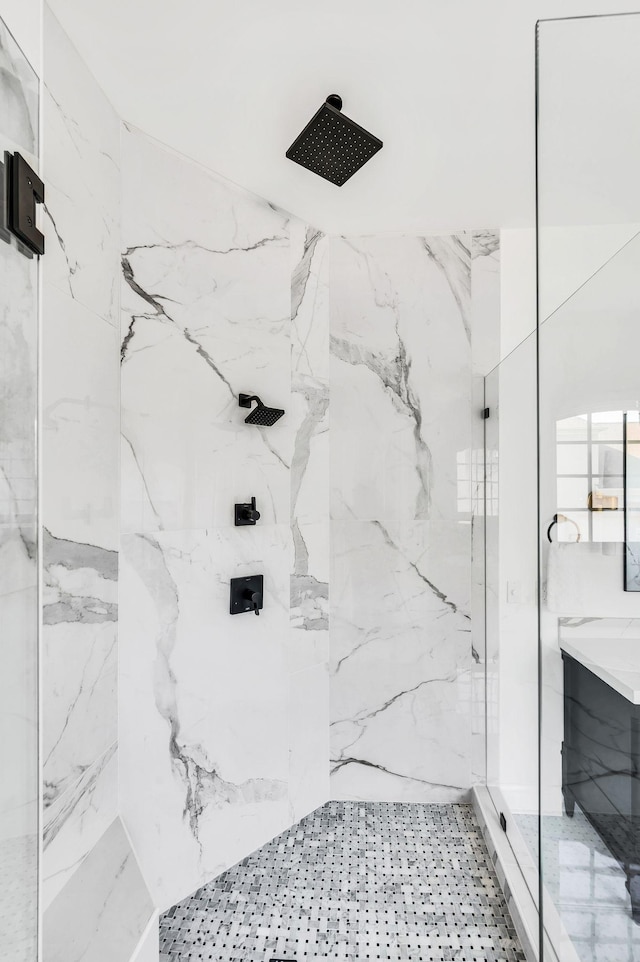 bathroom featuring a tile shower