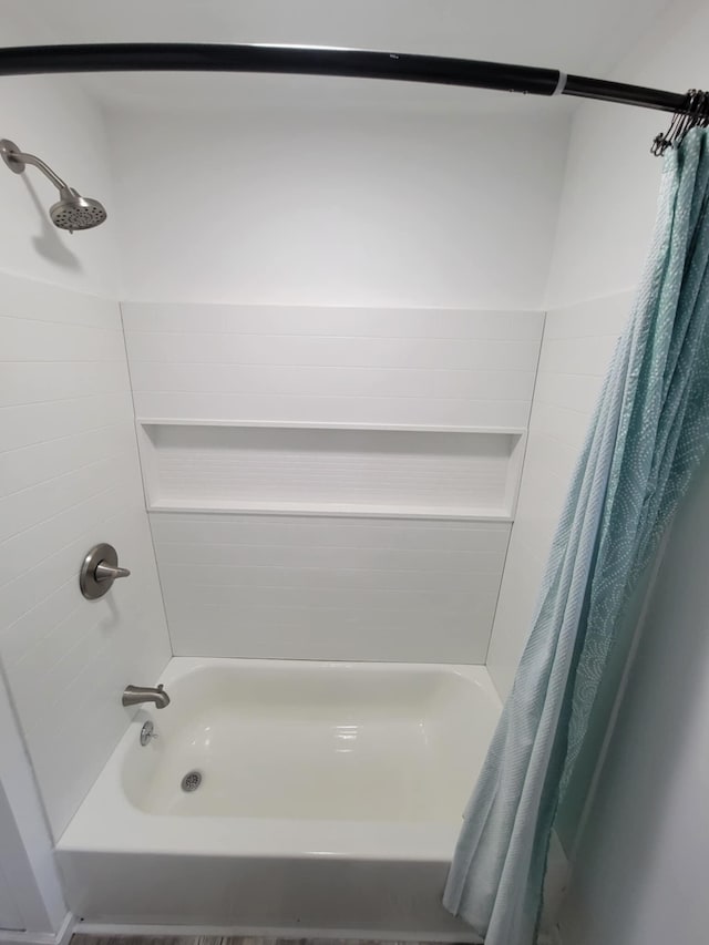 bathroom with shower / tub combo with curtain