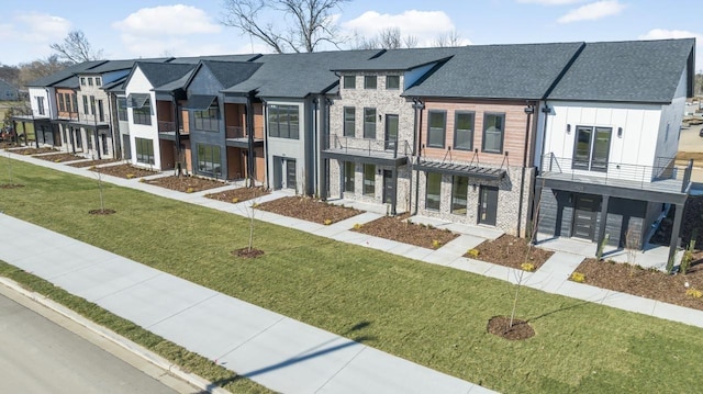 view of front of property with a front lawn