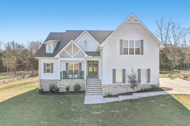 view of front facade with covered porch and a front lawn