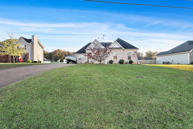 view of front of home featuring a front lawn