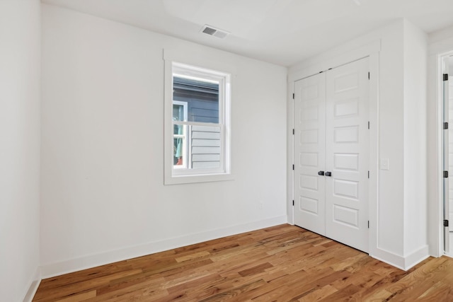 unfurnished room with light hardwood / wood-style floors