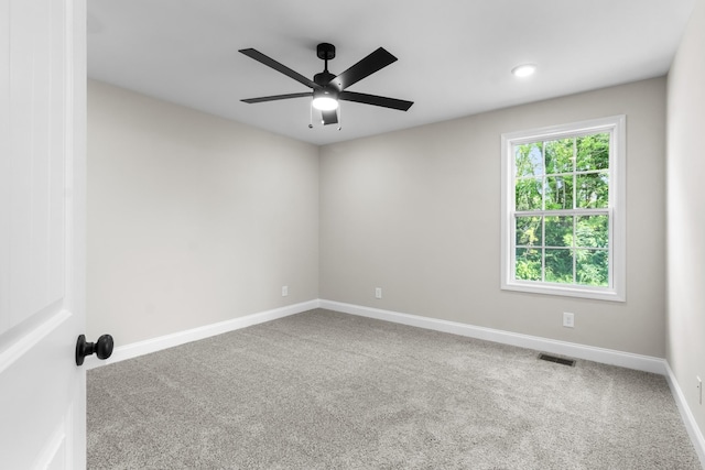 carpeted empty room featuring ceiling fan