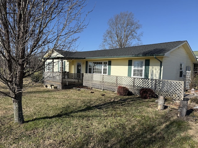 ranch-style house featuring a front yard