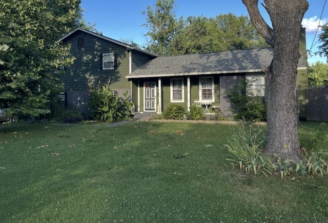 split level home with a front lawn