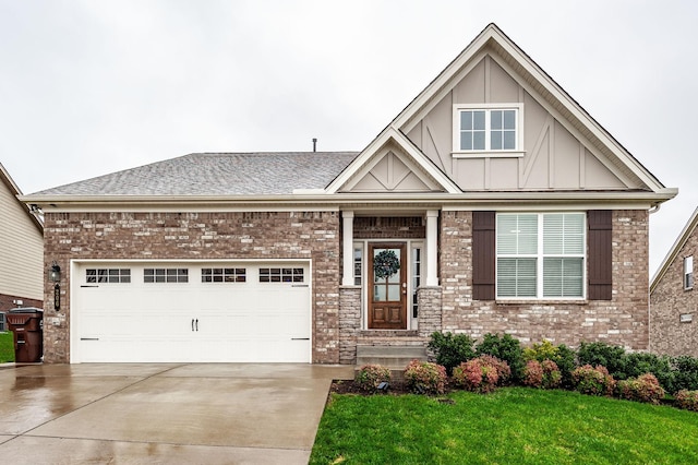 view of front facade featuring a garage and a front yard