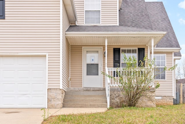 entrance to property featuring covered porch