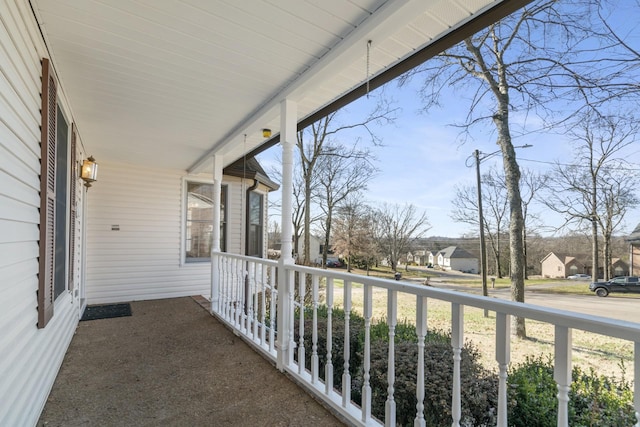 balcony featuring covered porch