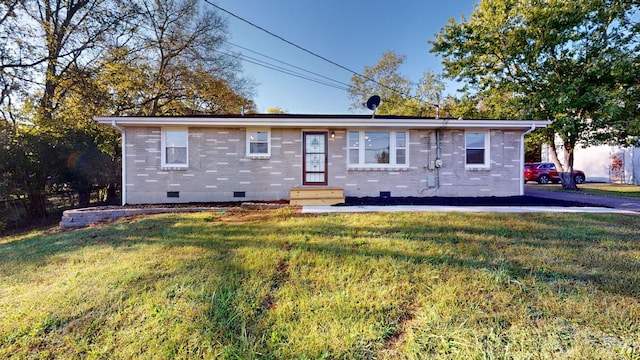 view of front of home featuring a front lawn