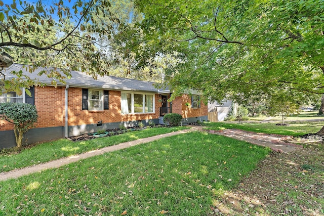 single story home featuring a front lawn