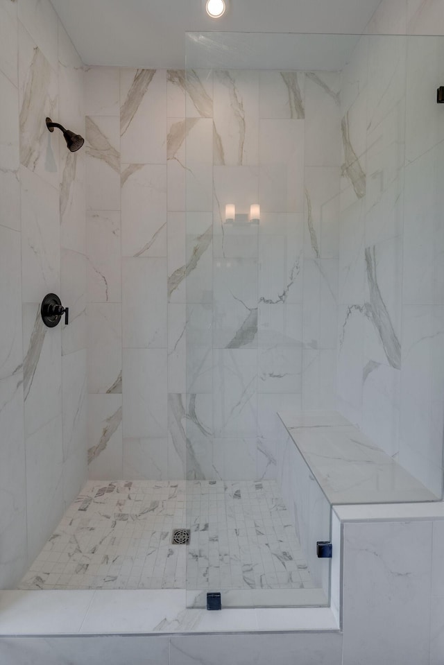 bathroom featuring a tile shower