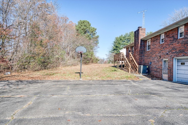 view of yard with a garage