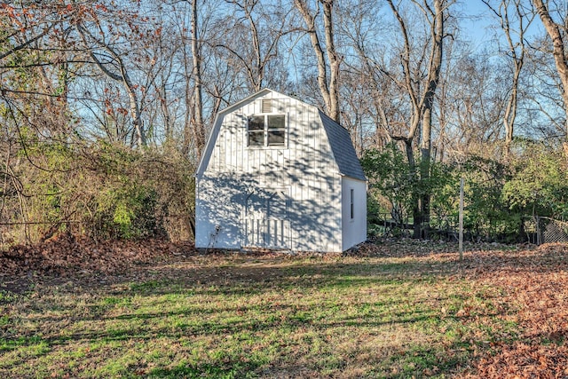 view of outdoor structure with a yard