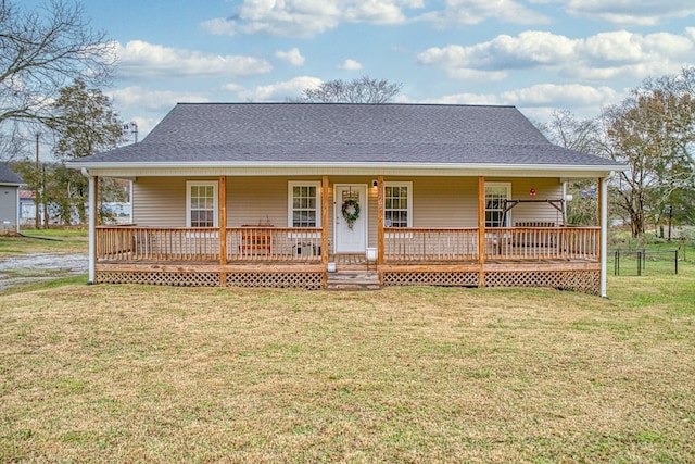 country-style home featuring a front yard