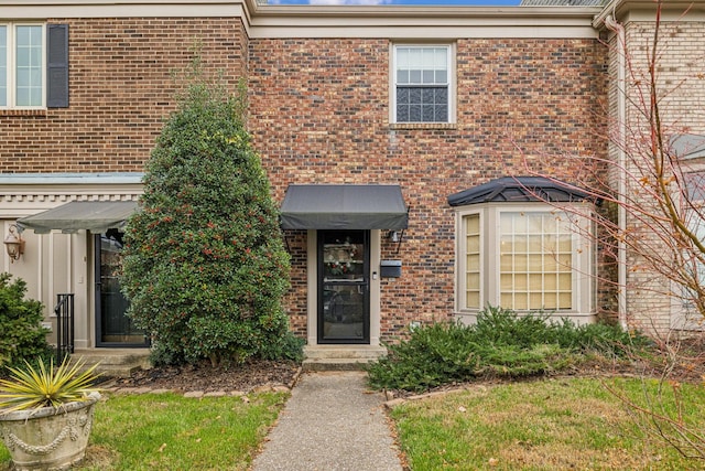 view of front facade with brick siding