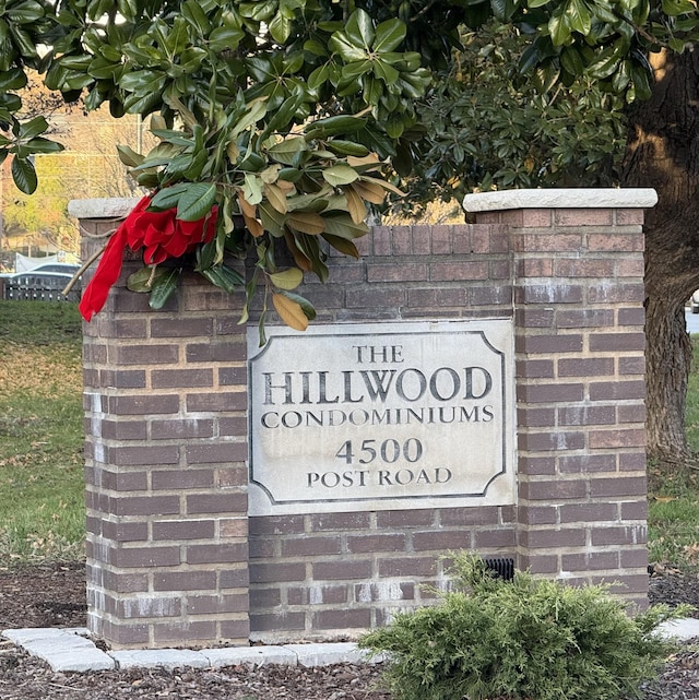 view of community / neighborhood sign