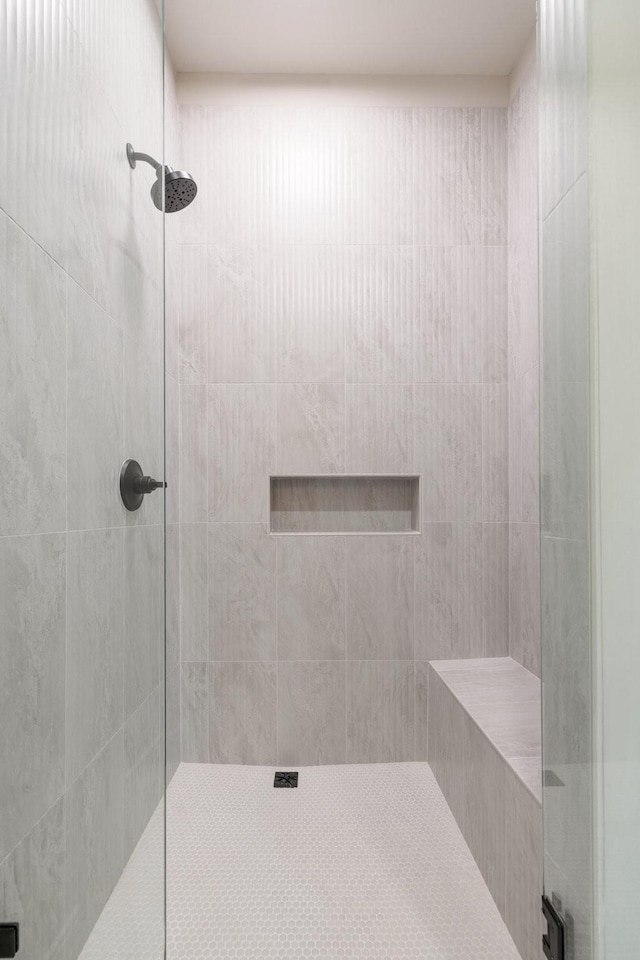 bathroom featuring tiled shower