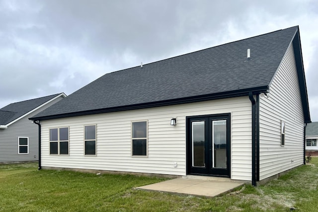 back of house featuring a yard