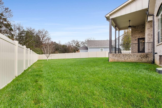 view of yard featuring ceiling fan