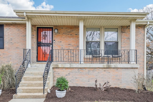 property entrance featuring a porch