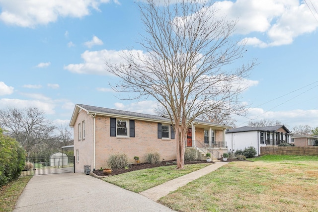 view of front of home featuring a front lawn