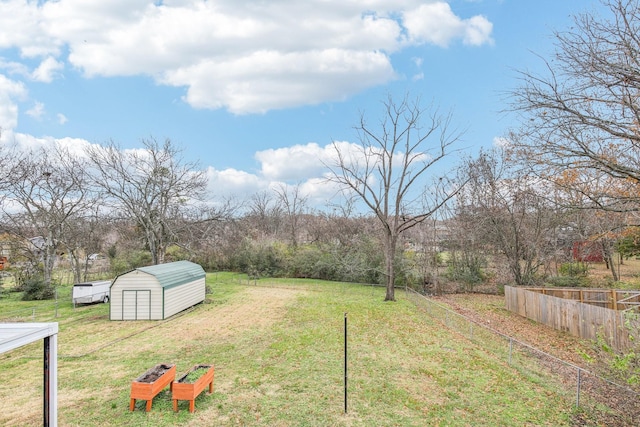 view of yard with a storage unit