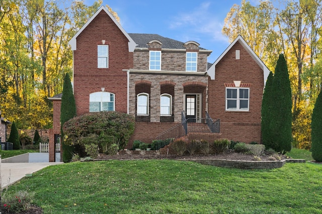 view of front of home with a front lawn