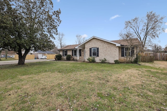 single story home featuring a front lawn