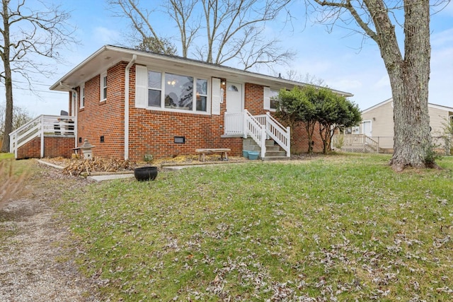 view of front of property featuring a front yard