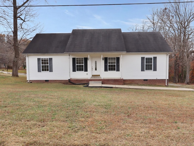 view of front of property featuring a front lawn