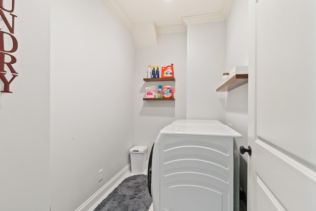 washroom with crown molding and washing machine and clothes dryer