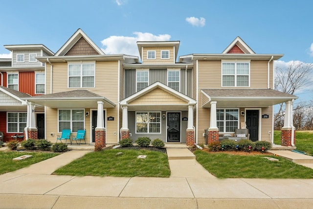 view of front of property featuring a porch