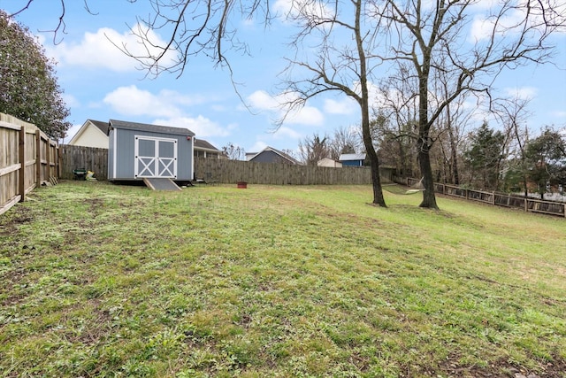 view of yard with a shed