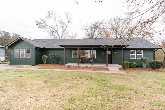 single story home featuring a front lawn