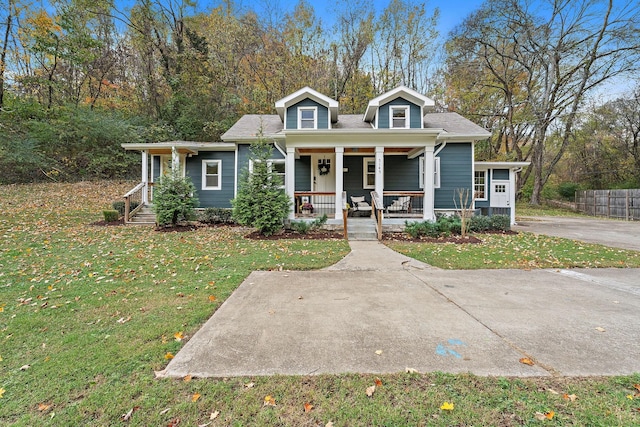 view of front of property featuring a porch and a front lawn