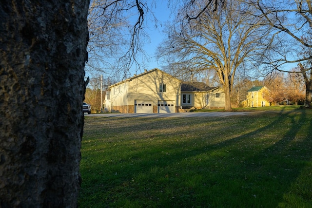 view of yard with a garage