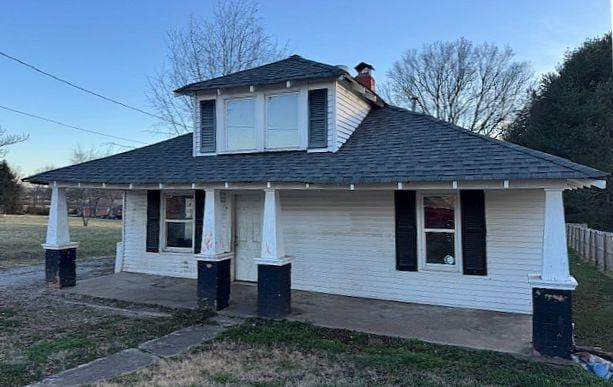 view of front facade featuring covered porch