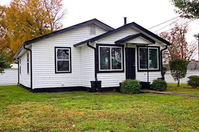 view of front of house with a front yard