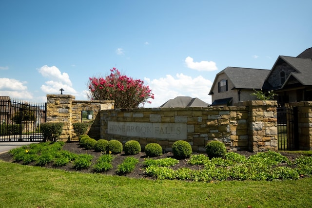 view of community / neighborhood sign