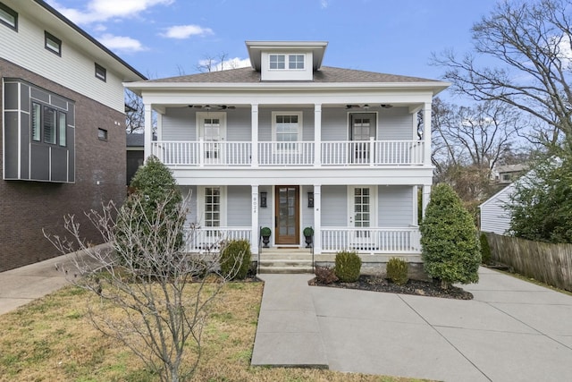 view of front of property featuring a balcony