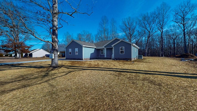 single story home featuring a front yard